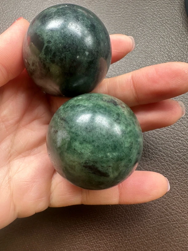 天然西藏药王石手球一对 多样性发货拍一发一