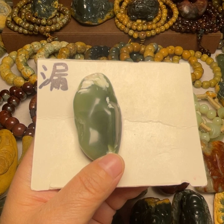 岫岩河磨玉（透闪石质玉）未镶嵌颈饰