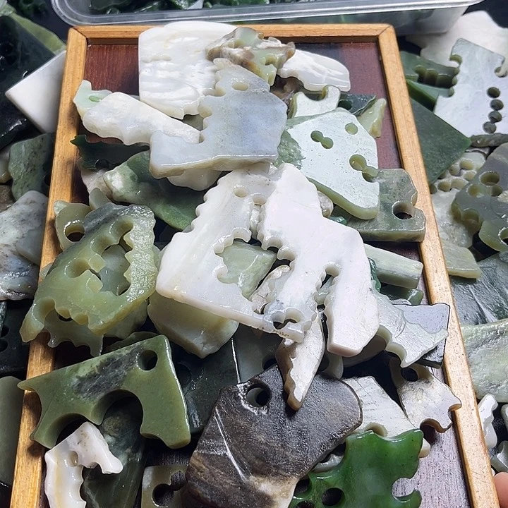 ****和田玉（糖玉）未镶嵌挂件