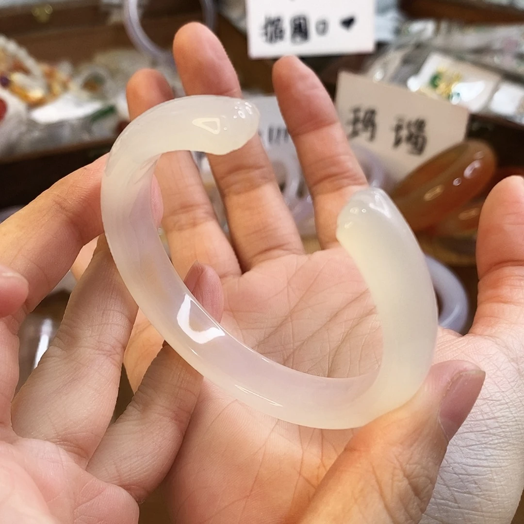 玛瑙/玉髓未镶嵌手镯A772。57.6圈