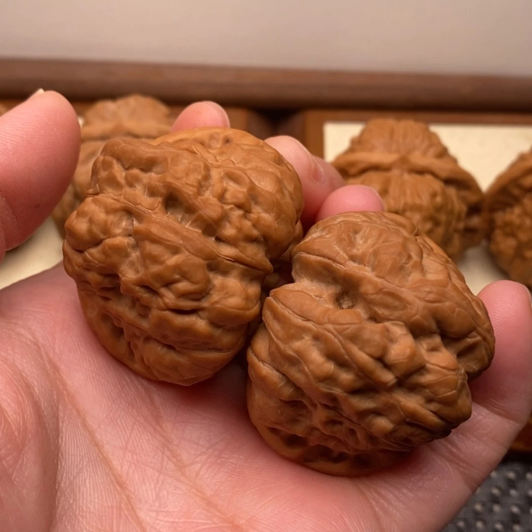 【闪购商品】把件文玩核桃边42左右