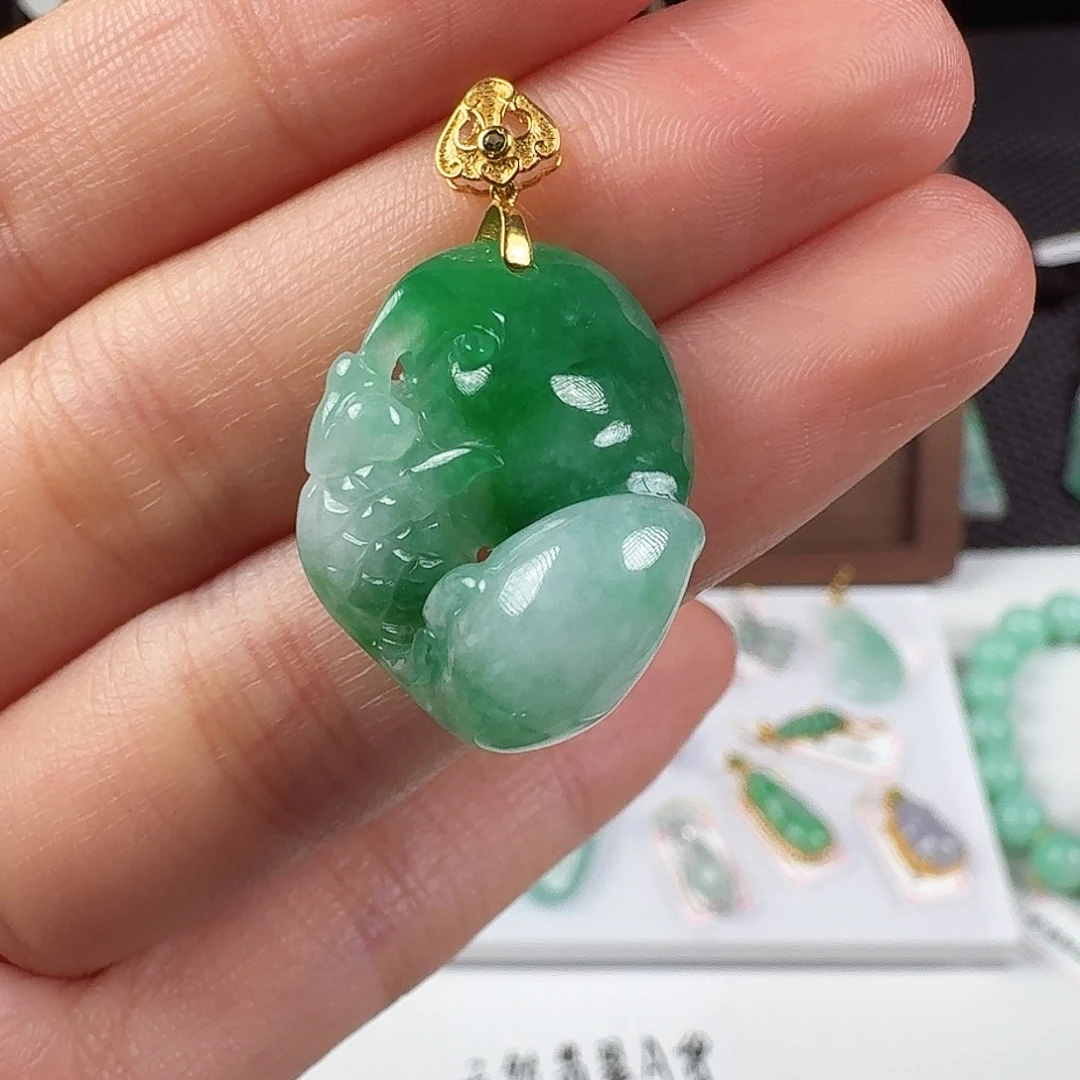 翡翠18K金镶嵌颈饰