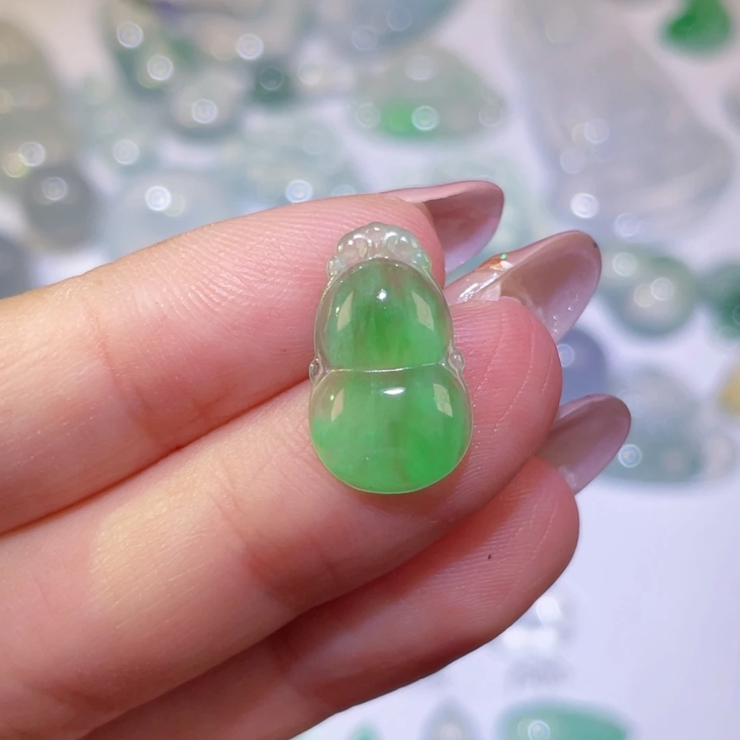 翡翠未镶嵌颈饰裸石