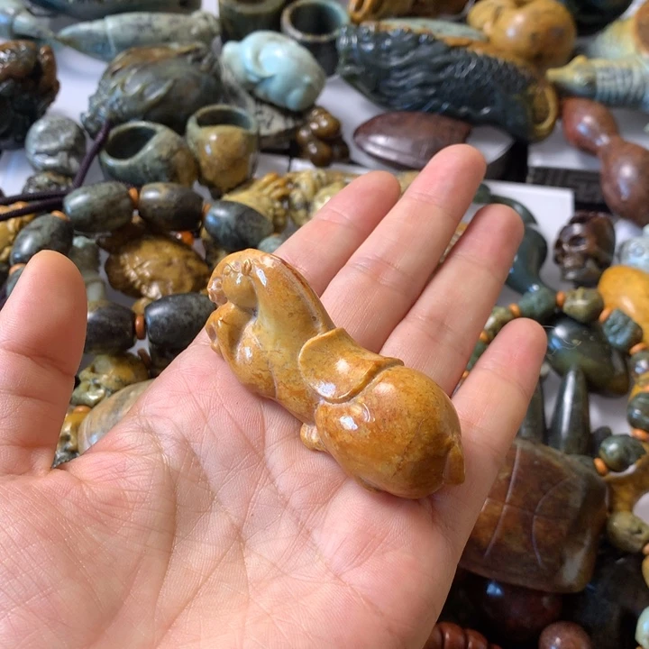 透闪石质玉未镶嵌笔搁H*