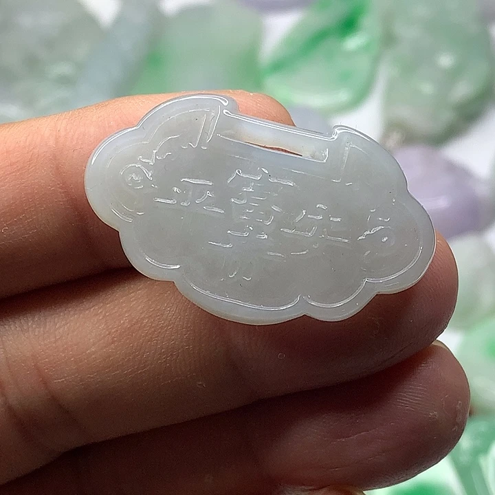 翡翠未镶嵌吊坠(赠链)