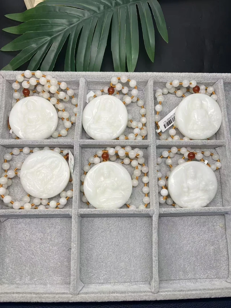 大师推荐和田玉本命佛吊坠