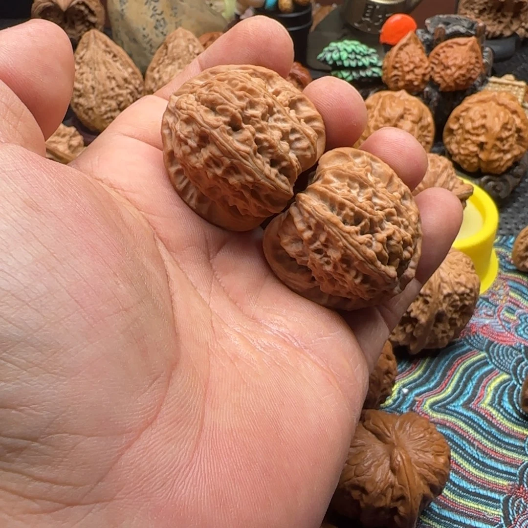 文玩核桃吊坠全品白狮子38