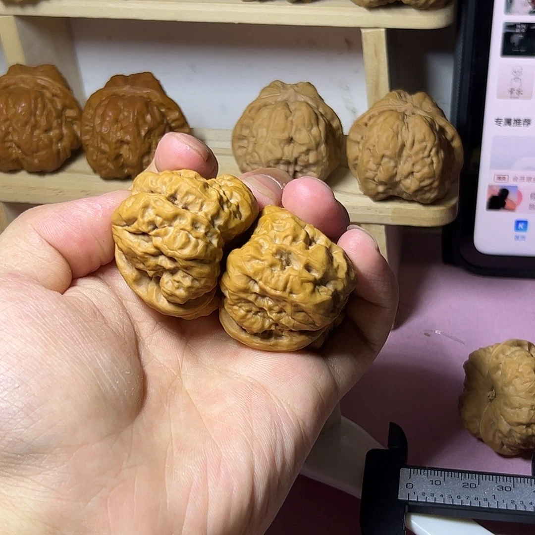 文玩核桃把件青**.山地果