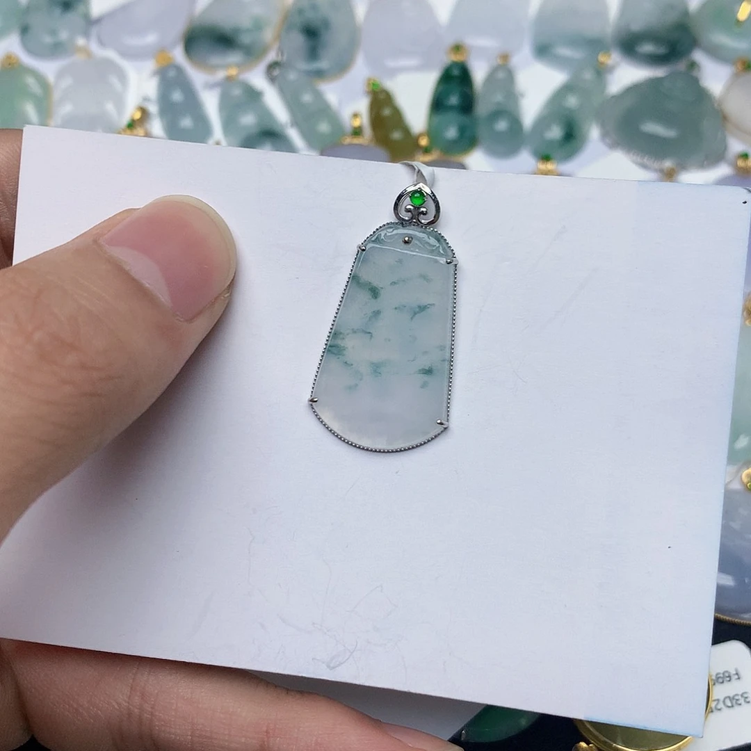 翡翠18K金镶嵌颈饰天然缅甸A货翡翠