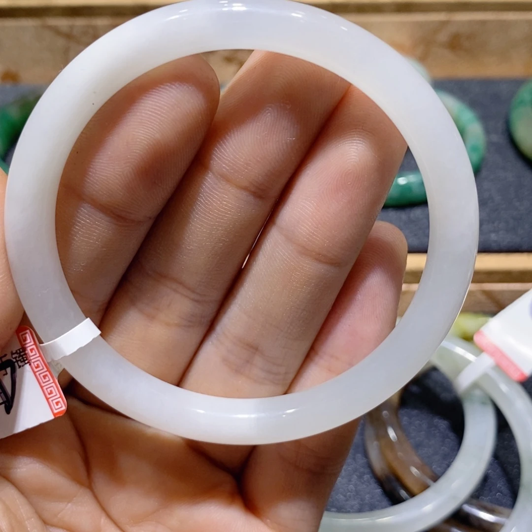 独山玉未镶嵌手镯