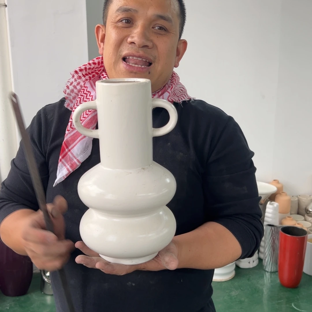 摆件66 号高中低温陶瓷瓶（部分微瑕）