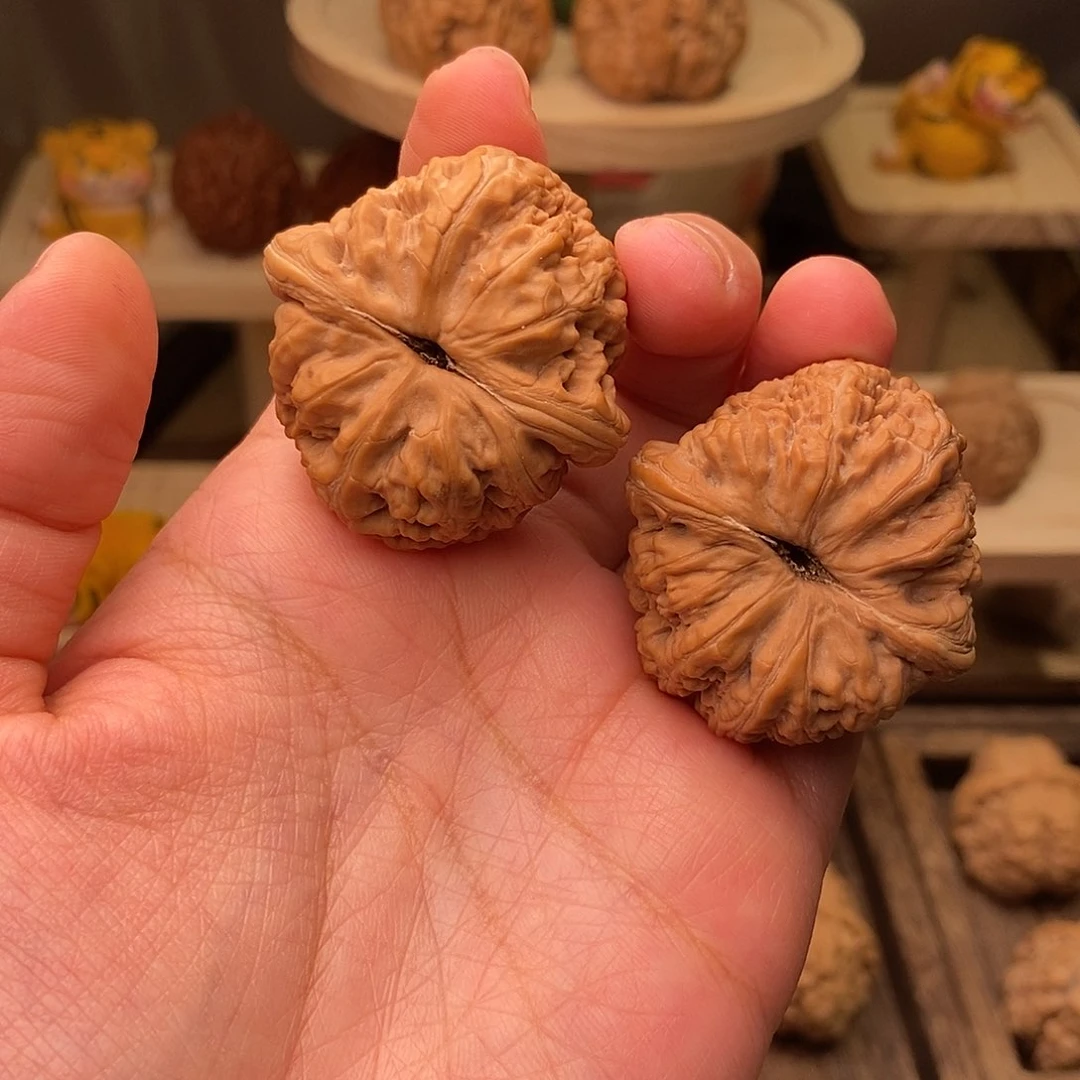 文玩核桃吊坠?*马白狮子39