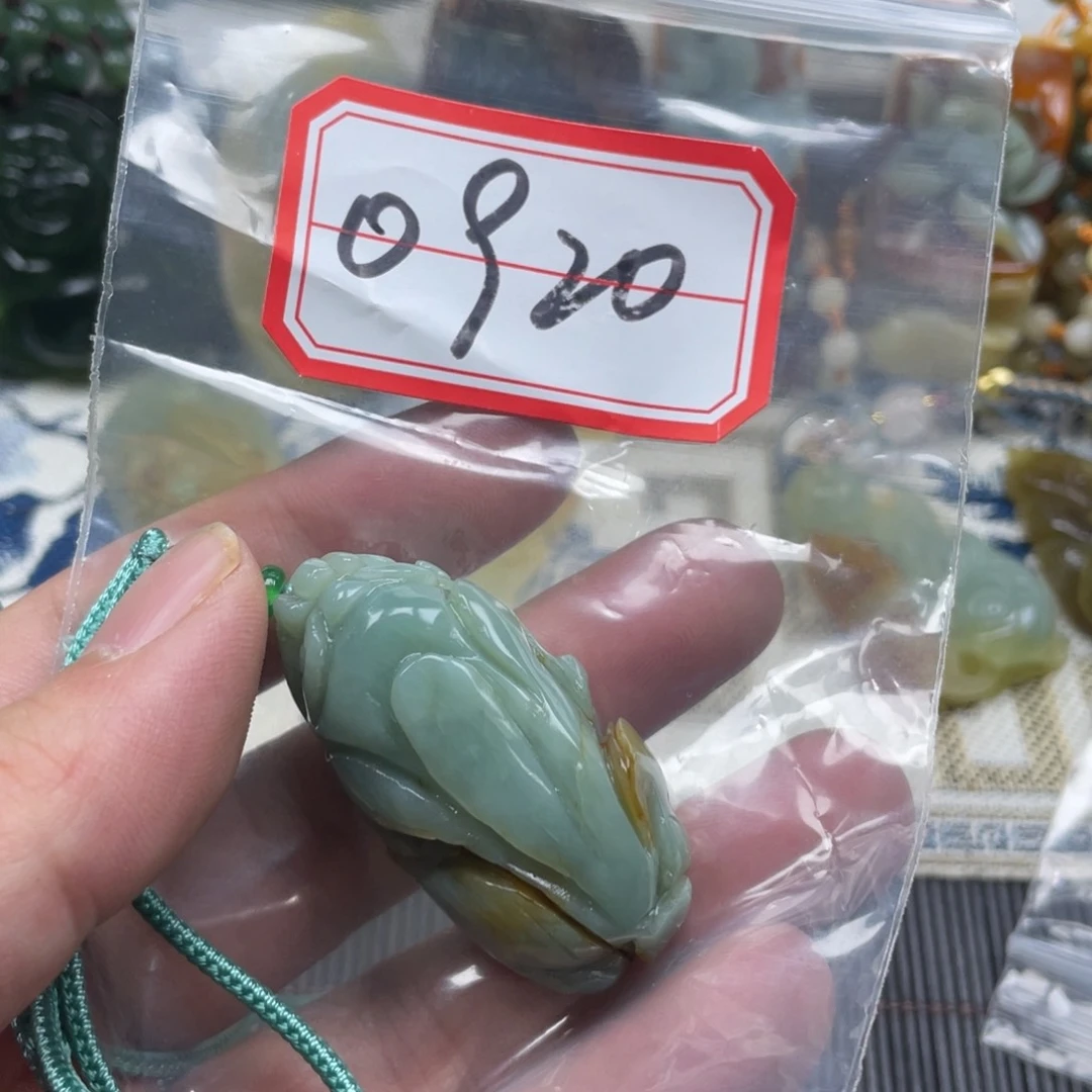 蛇纹石玉颈饰未镶嵌吊坠