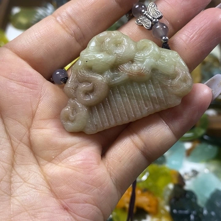 蛇纹石玉未镶嵌吊坠