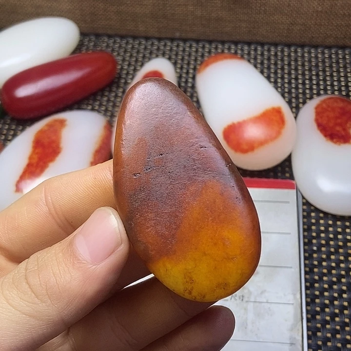 和田玉未镶嵌把件