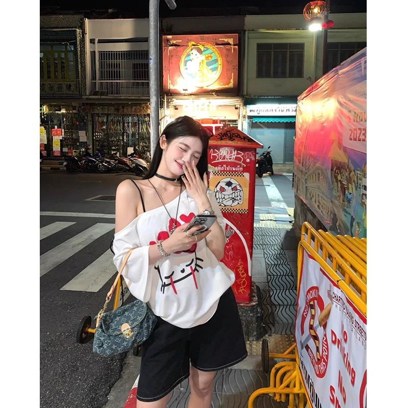 Two Million/热辣斜肩卡通印花短袖T恤女美式露肩侧露短袖上衣