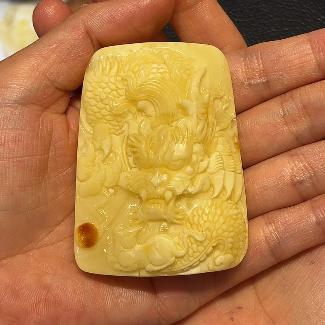 未镶嵌颈饰琥珀ㅤ****ㅤ龙牌