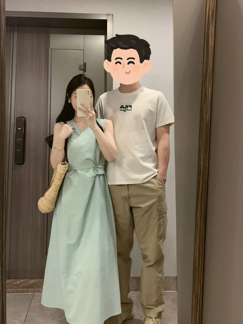 2025夏季新款薄荷绿v领无袖连衣裙设计感复古交叉绑带收腰高级感