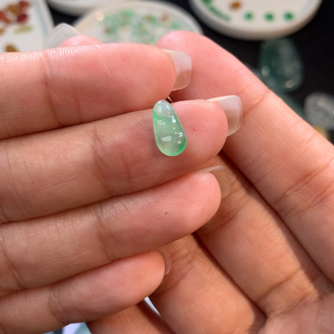 翡翠裸石未镶嵌四季豆