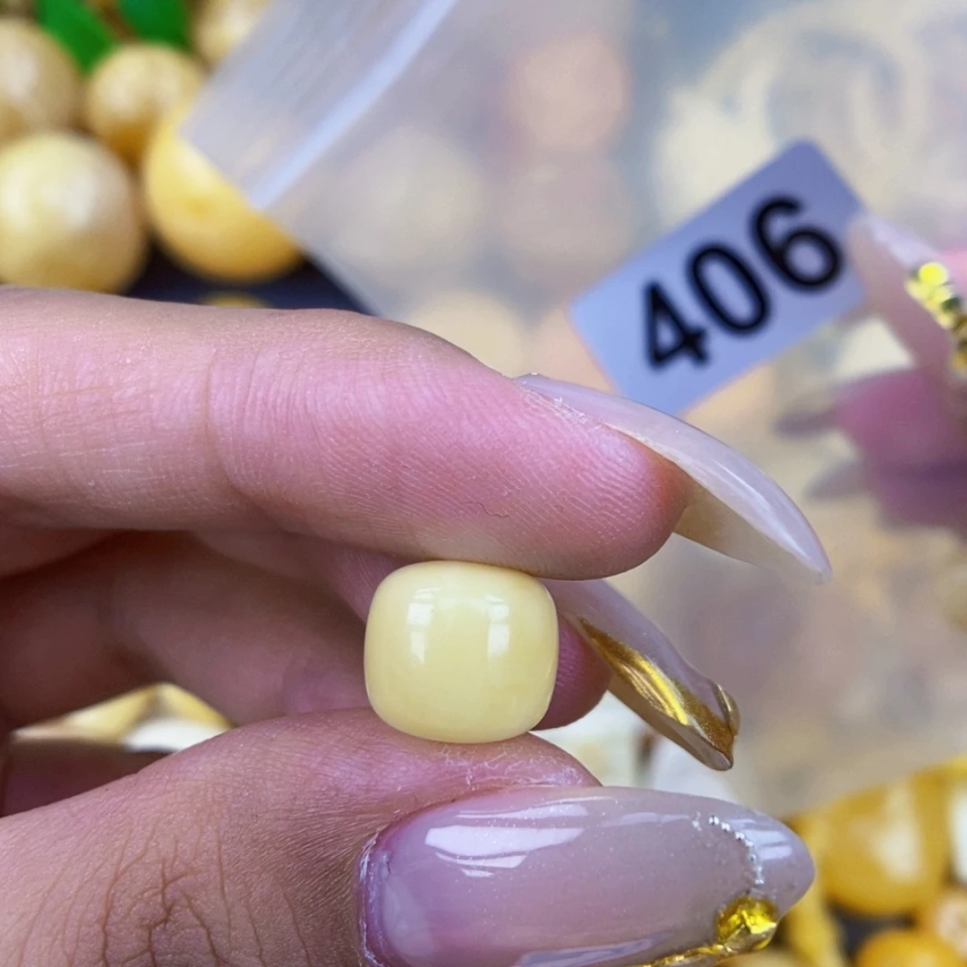 小***跑琥珀未镶嵌珠宝奇石