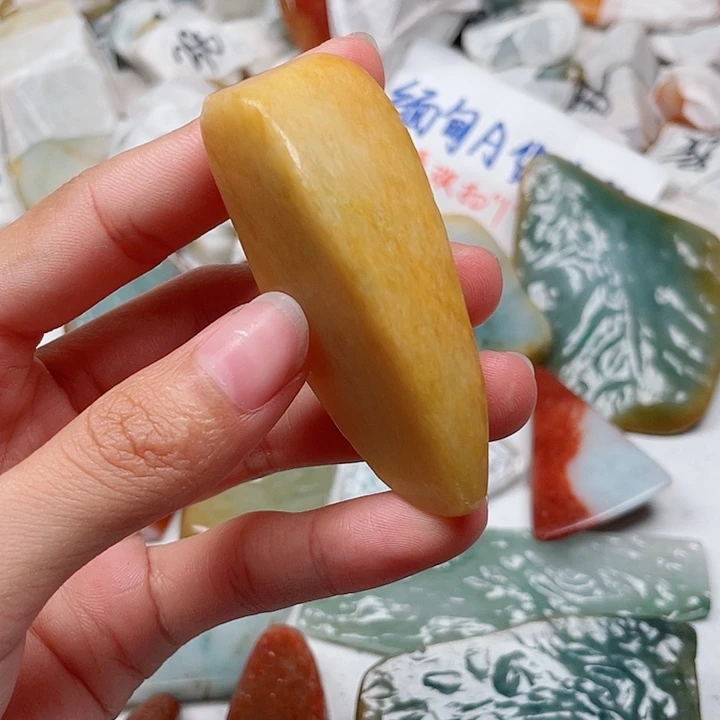 北***熊颈饰未镶嵌翡翠翡翠