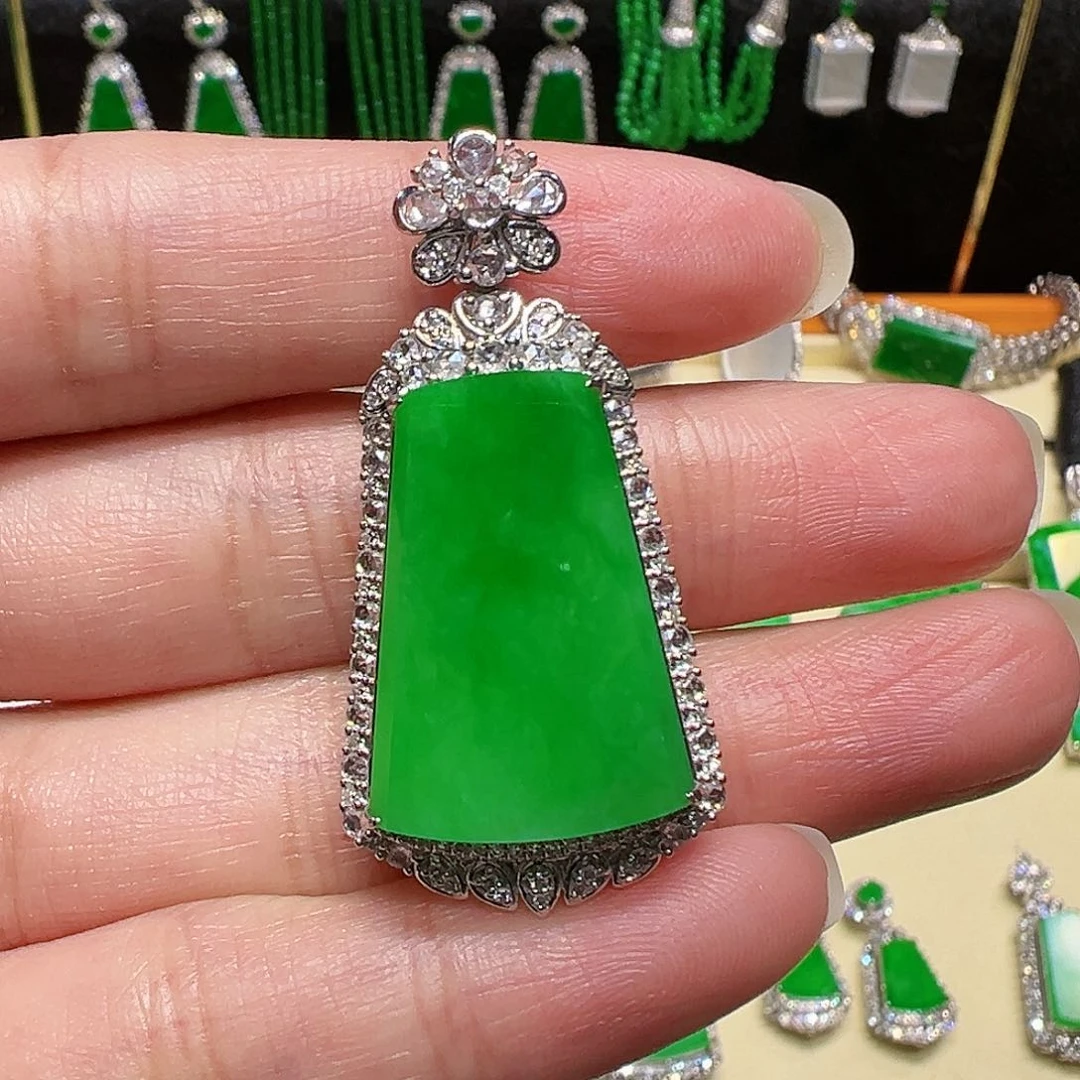 翡翠颈饰18K金镶嵌S****e吊坠