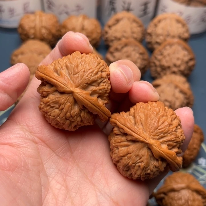 文玩核桃吊坠40闷白