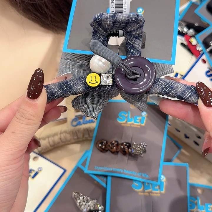 灰色充棉蝴蝶结笑脸抓