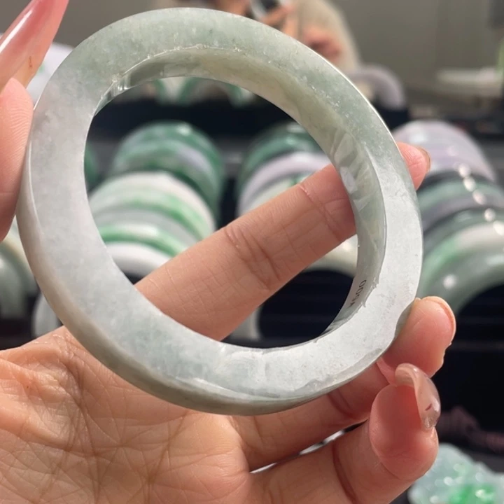 定制翡翠未镶嵌手镯