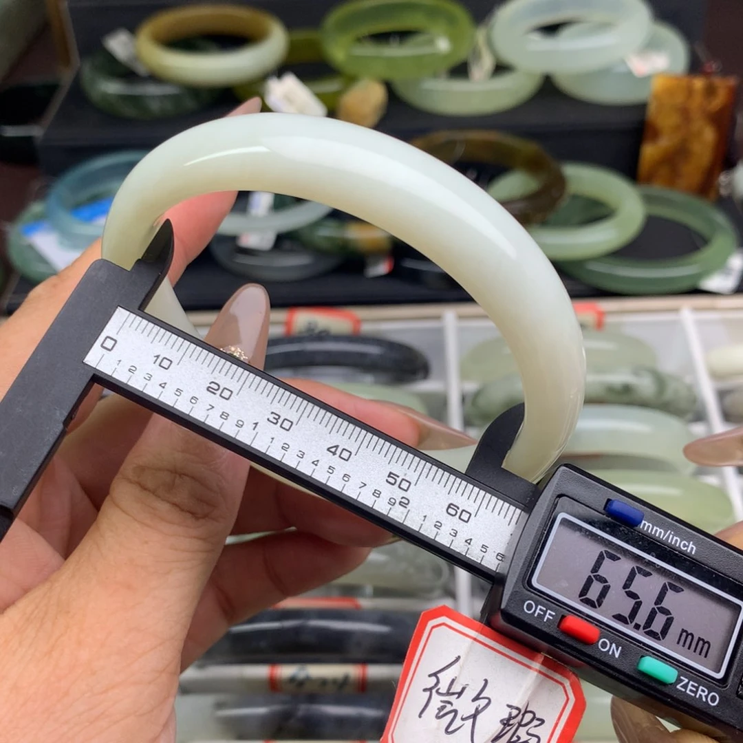 蛇纹石玉未镶嵌手镯962