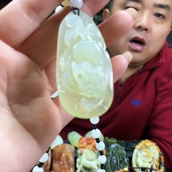蛇纹石玉吊坠未镶嵌