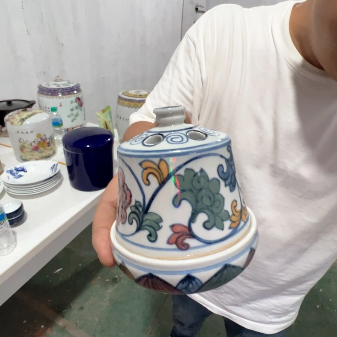 瓷片景德镇缠枝莲香炉