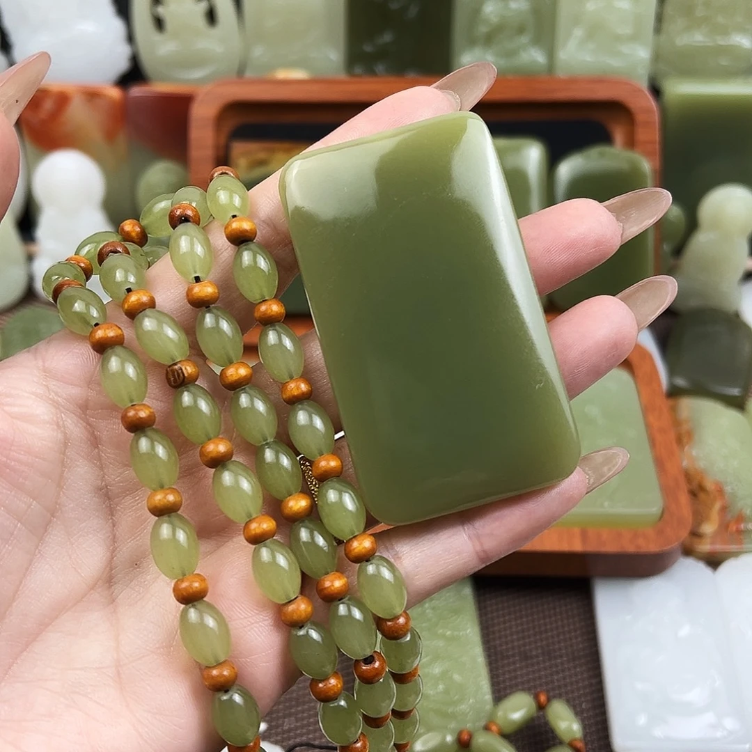 菠菜绿平安牌吊坠