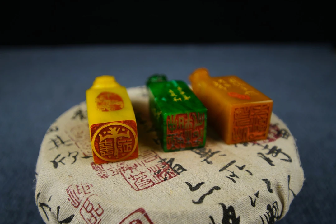 编号15田黄随型瑞兽印章3公分