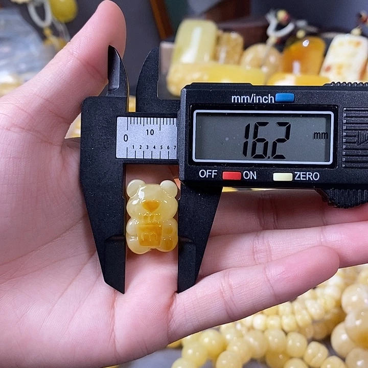 琥珀未镶嵌裸石小熊