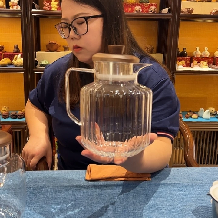 竖条纹设计玻璃壶1升