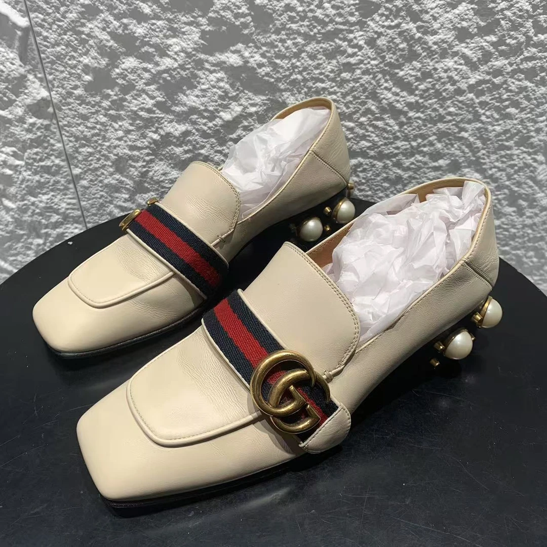 95新 GUCCI/古驰 36码/仔仔/白色金标珍珠铆钉高跟乐福鞋 xxs897