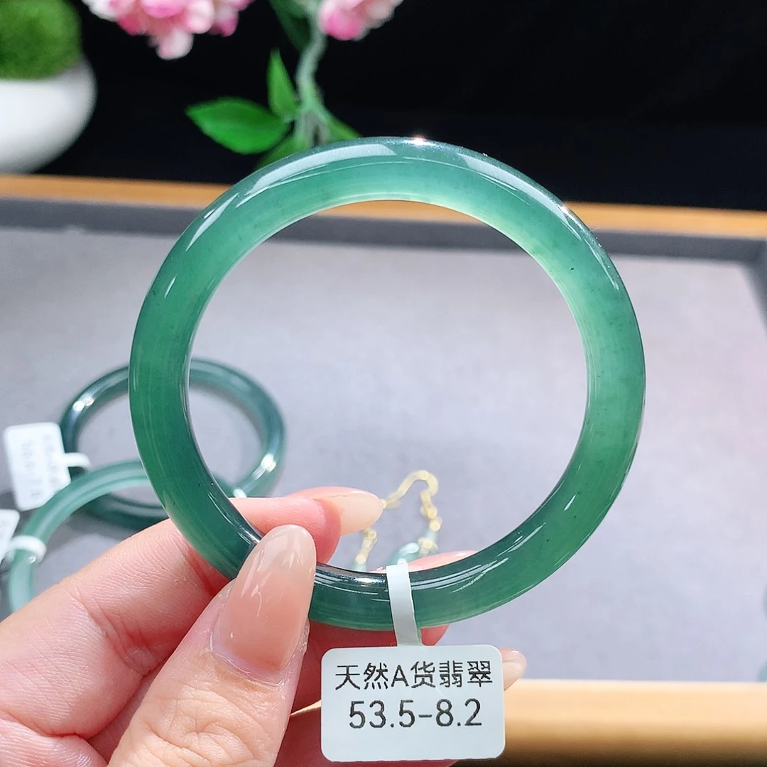 未镶嵌手镯（圆镯）翡翠