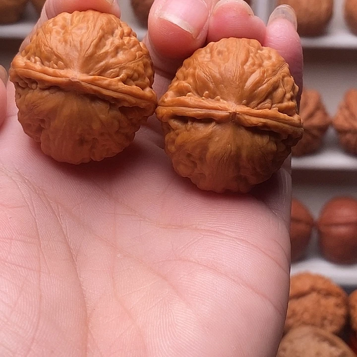 文玩核桃吊坠虎王