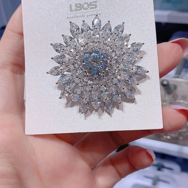 锆石铜合金太阳花胸针 银色