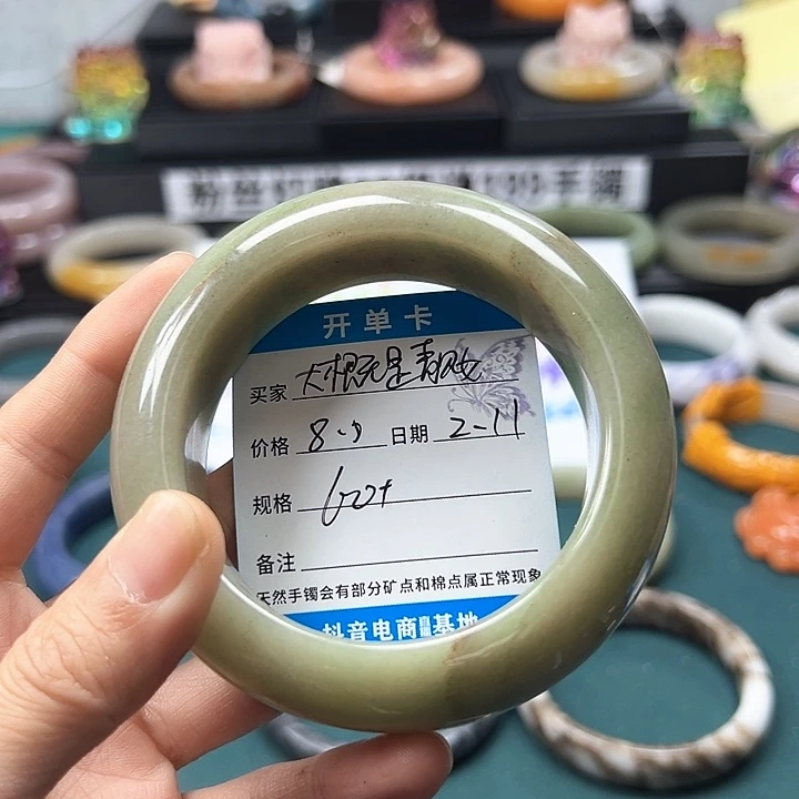 石英质玉手镯未镶嵌大****吧
