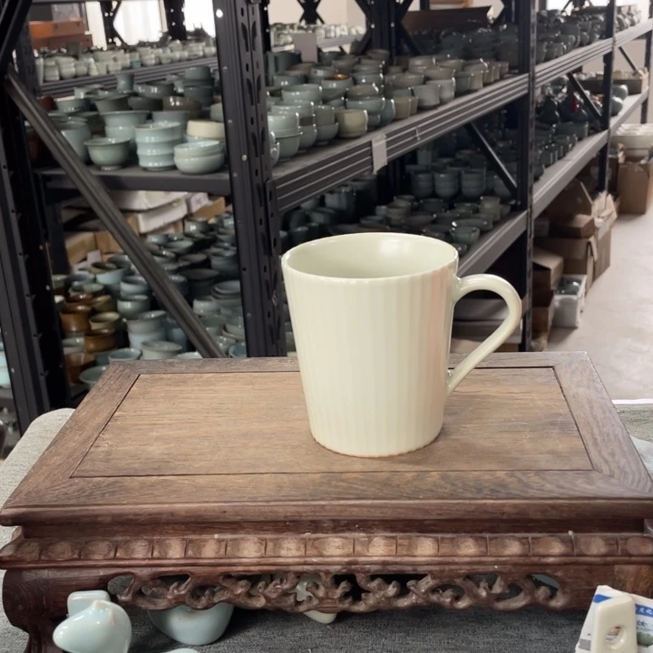 摆件月白釉咖啡杯