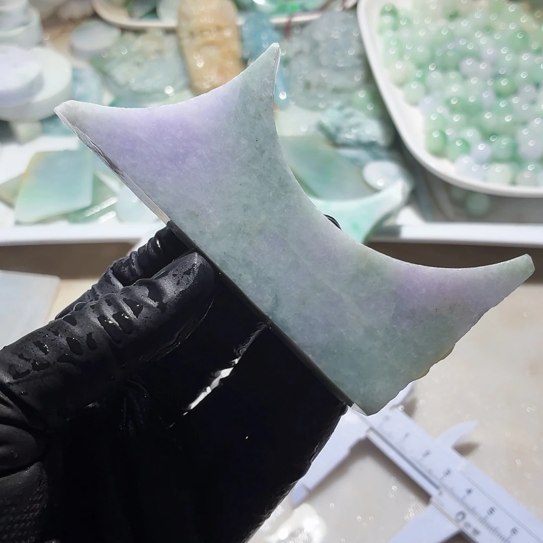 翡翠未镶嵌颈饰边角料