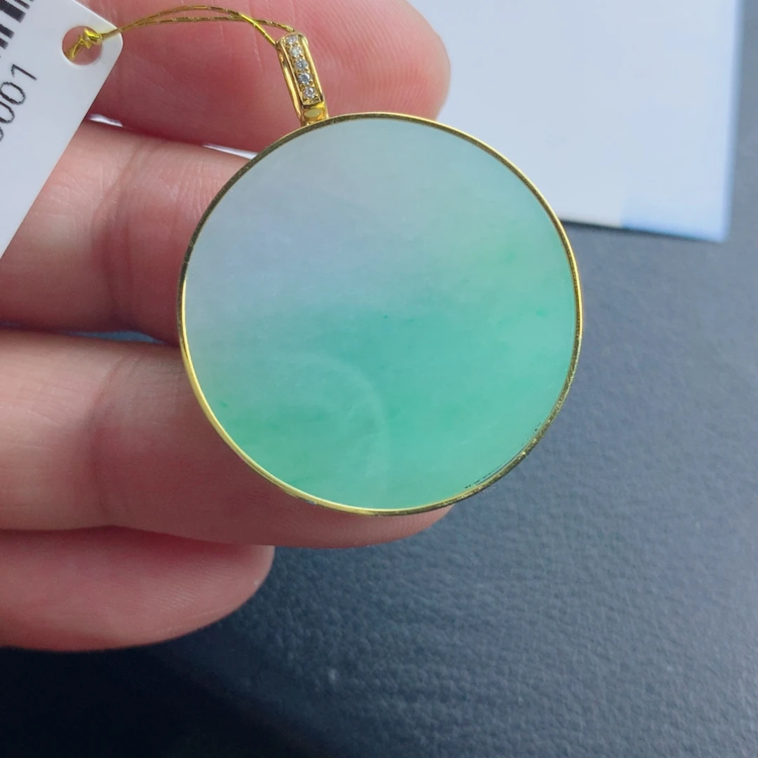 翡翠未镶嵌颈饰无事牌