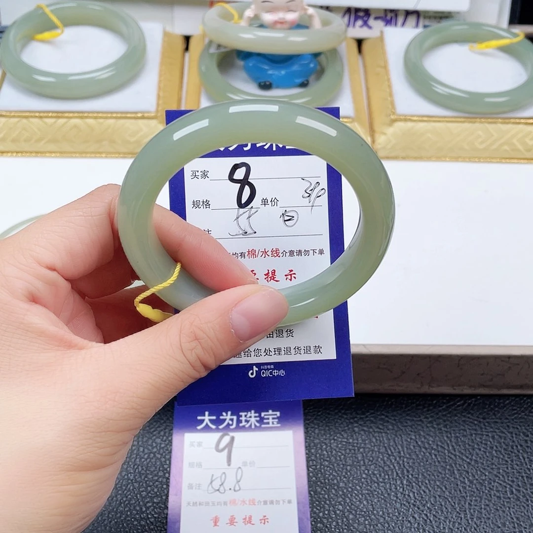 未镶嵌手镯和田玉一****