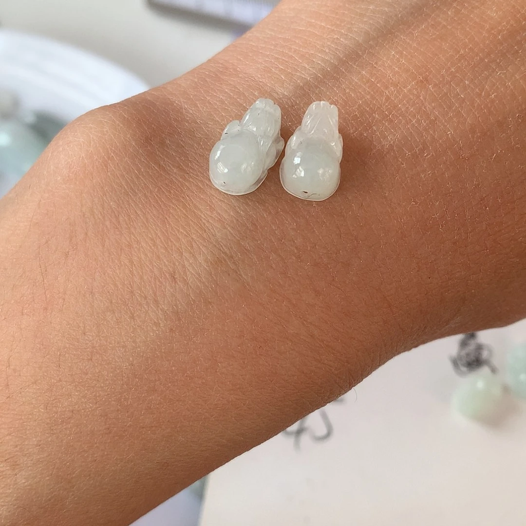 翡翠颈饰未镶嵌小*子貔貅