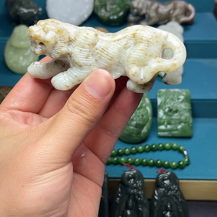 依***玉和田玉未镶嵌颈饰