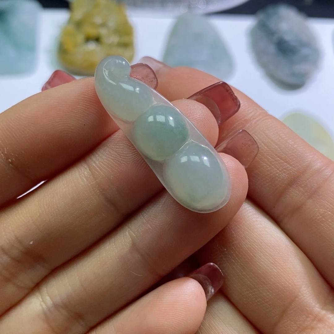 翡翠颈饰未镶嵌豆子