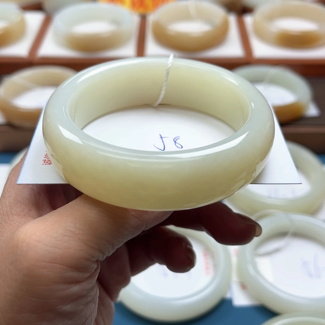 未镶嵌手镯和田玉兔**Y