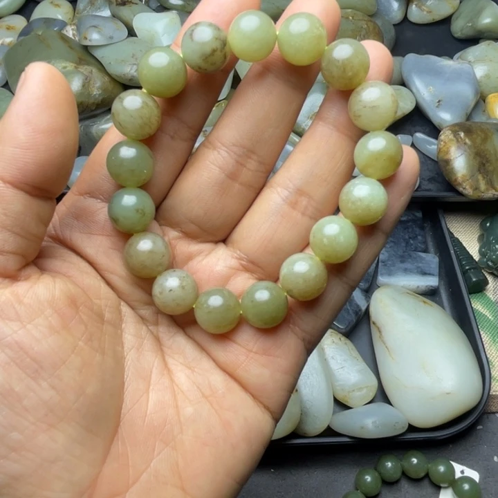 未镶嵌软玉珠宝半成品有包容